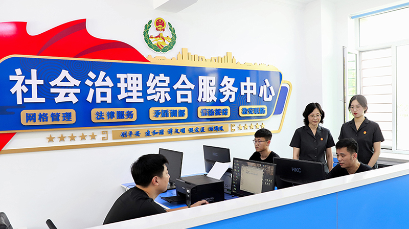 凌海市人民法院大凌河法庭干警与大凌河街道同志进行关于矛盾调解问题的交流探讨