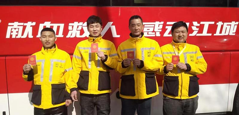 3东港美团外卖分公司党支部参与党群服务中心的义务献血活动