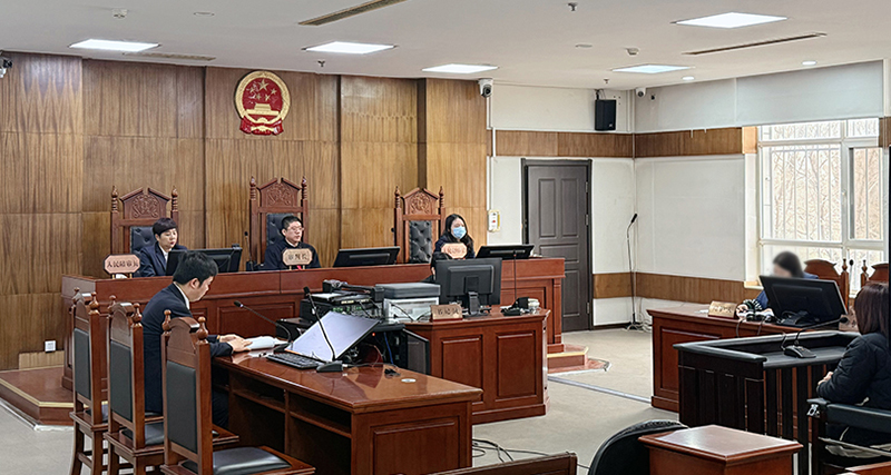 于洪区法院公开审理销售有毒、有害食品案件的庭审现场