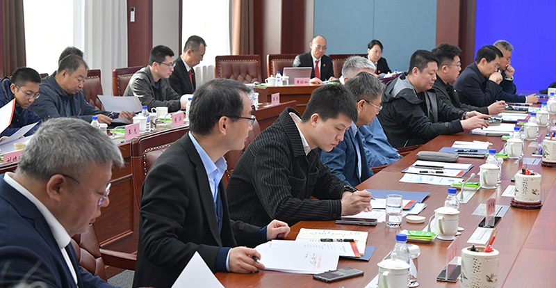 座谈会上，企业家代表踊跃发言