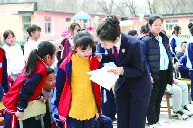 边条片，未检团队检察官正在普法