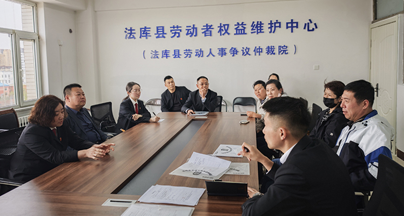 二题图，调解现场