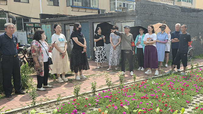 福宁社区的共享花园里鲜花盛开