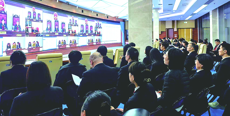 今年4月，鞍山中院审理一起商标权转让合同纠纷案件，民事部类法官在审判管理中心同步观摩