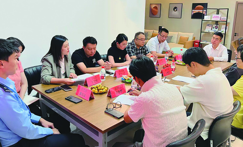 头题图，“涉外法治营商服务下午茶”座谈会现场。