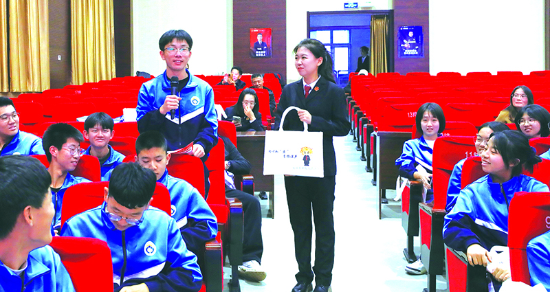 小豸深入校园参与法律宣讲活动