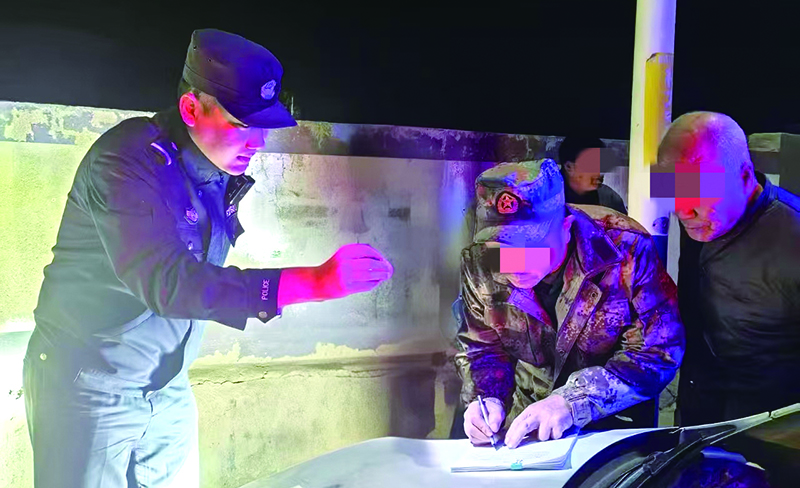 执行干警连夜将执行款送到农民工手中