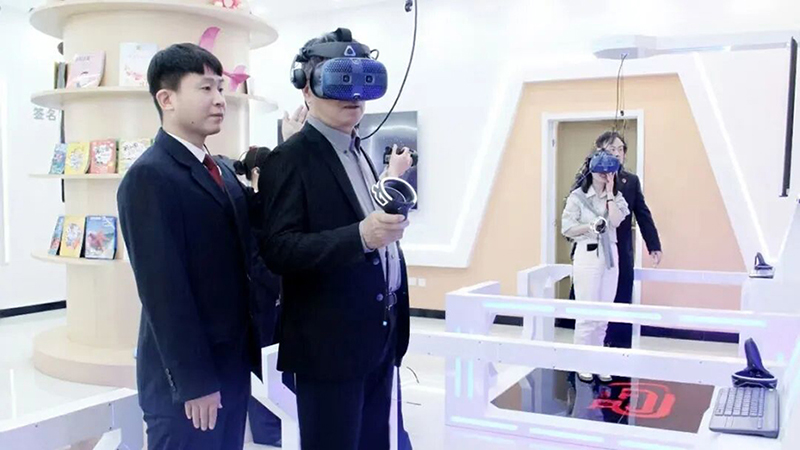 头题，代表委员在“检察VR体验区”感受检察工作成效