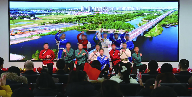 二题图,文艺表演现场