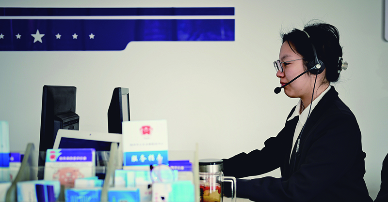 锦州市法律援助中心值班人员耐心接听每一通来电,逐一细致解答。