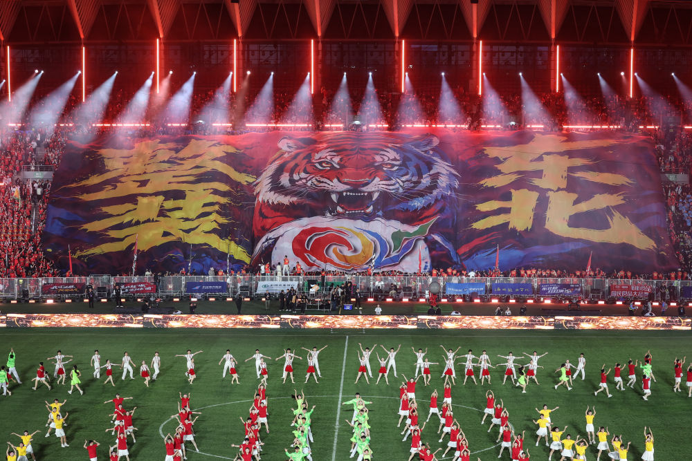5月23日在沈阳铁西体育场拍摄的开幕式。 新华社记者 潘昱龙 摄