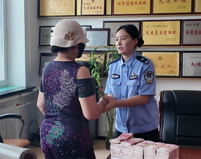 二题图，50万元返款给受害人。（受访单位供图）