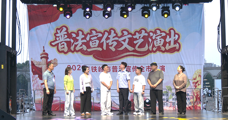 情景剧《司法为民》赢得群众喝彩。 （受访单位供图）