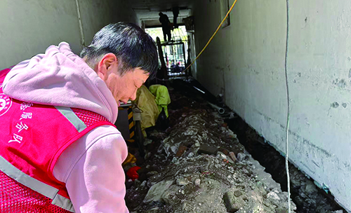 范桂筠现场查到施工情况