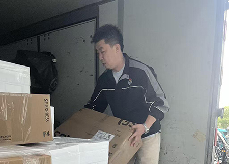 袁浩正在工作（图片由受访人供图）
