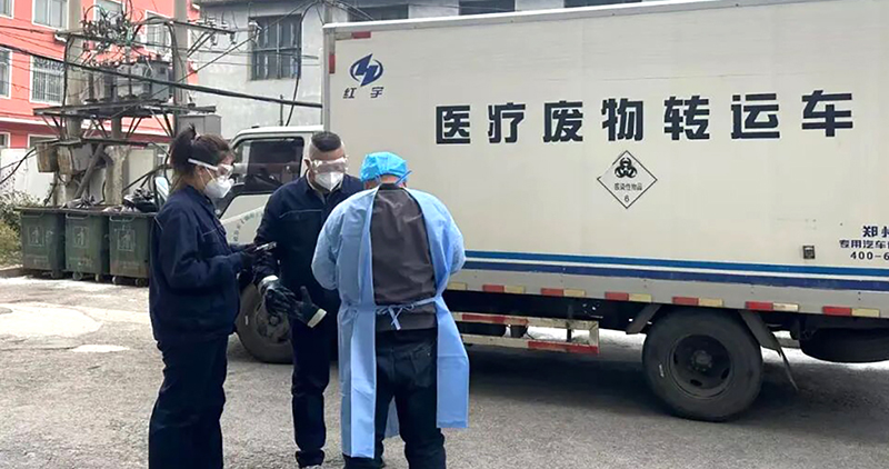 检察干警筛查转运车辆报备审批手续情况(受访单位供图)