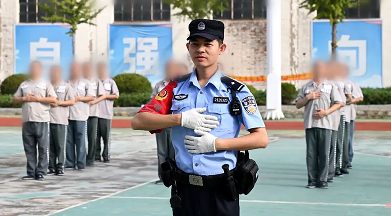瓦房店监狱组织罪犯进行队列会操演练。